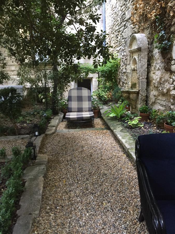 Face Au Palais Bed & Breakfast Avinyon Dış mekan fotoğraf